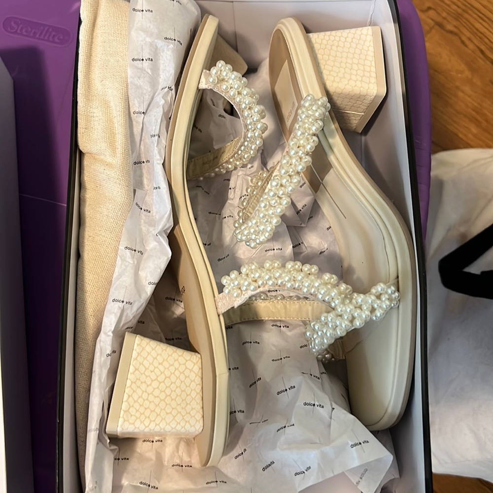 Dolce Vita Vanilla Pearls - River Shoe, Size 7